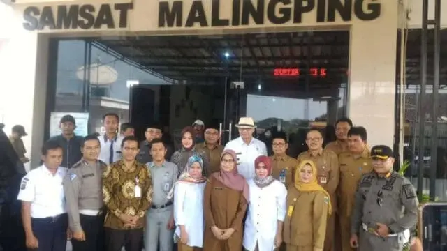 Bersama Kepala Bapeda Banten Gubernur Sidak UPT Samsat Malingping Bersama Kepala Bapeda Banten Gubernur Sidak UPT Samsat Malingping