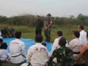 Dansatgas Perkenalkan Beladiri Ju-Jitsu di TMMD 105 Kronjo Dansatgas Perkenalkan Beladiri Ju-Jitsu di TMMD 105 Kronjo