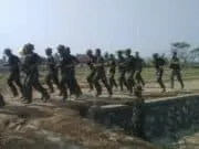 Jaga Stamina Satgas TMMD Desa Blukbuk Lakukan Pembinaan Fisik Jaga Stamina Satgas TMMD Desa Blukbuk Lari Pagi