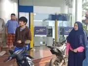 ATM Error, Nasabah Panik Datangi Mandiri Kisamaun Kota Tangerang ATM Error, Nasabah Panik Datangi Mandiri Kisamaun Kota Tangerang
