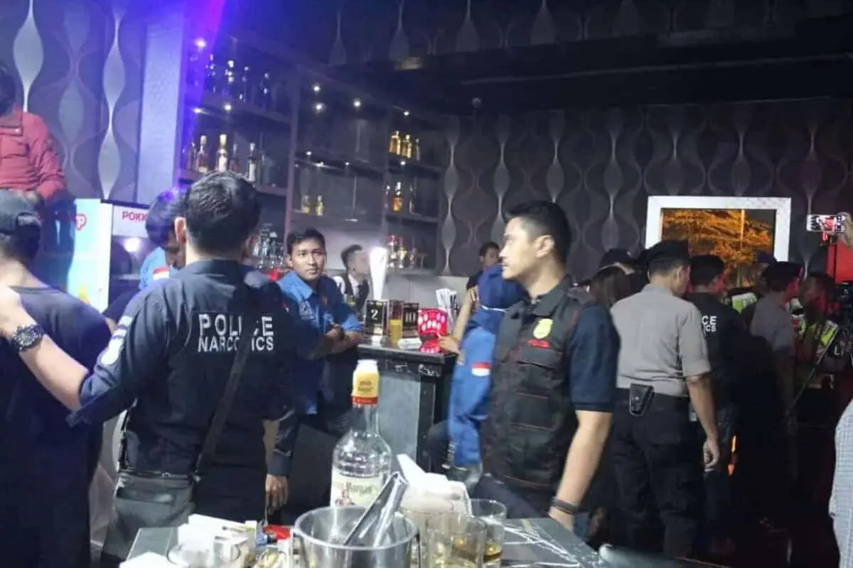 Aparat Gabungan Razia Sejumlah THM di Tangerang Selatan