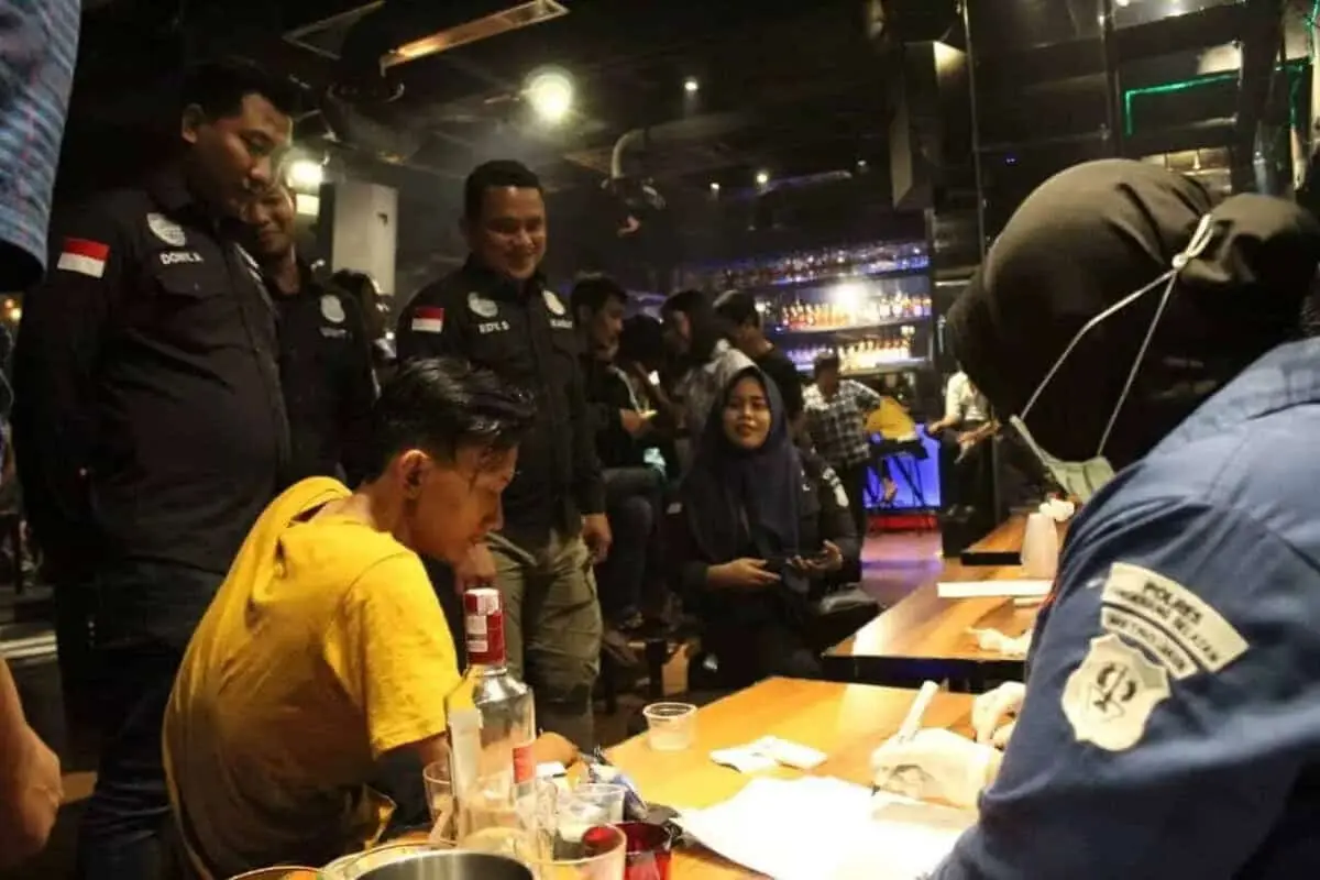 Aparat Gabungan Razia Sejumlah THM di Tangerang Selatan