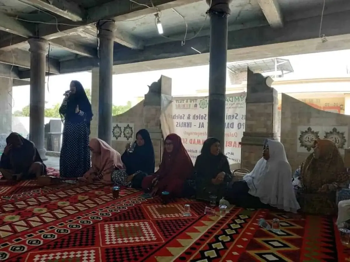 Pengajian Rutin Bulanan Majlis Dzikir Al - Ikhlas Jaga Tradisi Pengajian Rutin Bulanan Majlis Dzikir Al - Ikhlas Jaga Tradisi