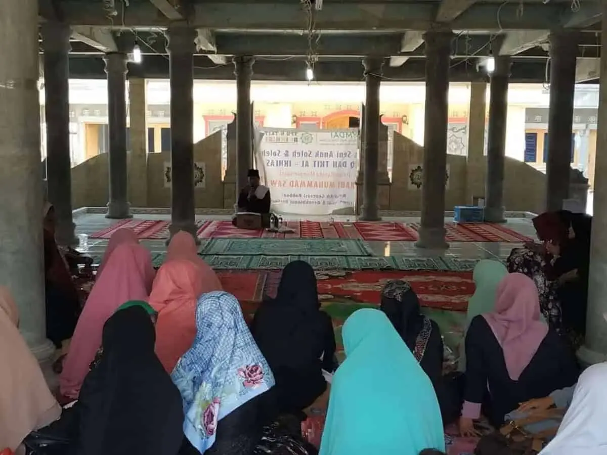 Pengajian Rutin Bulanan Majlis Dzikir Al - Ikhlas Jaga Tradisi Pengajian Rutin Bulanan Majlis Dzikir Al - Ikhlas Jaga Tradisi