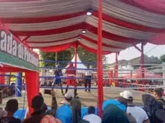 Pertandingan Tinju di Festival Cisadane Dipenuhi Penonton Pertandingan Tinju di Festival Cisadane Dipenuhi Penonton