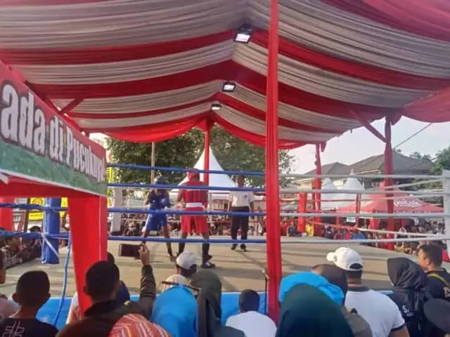 Pertandingan Tinju di Festival Cisadane Dipenuhi Penonton Pertandingan Tinju di Festival Cisadane Dipenuhi Penonton