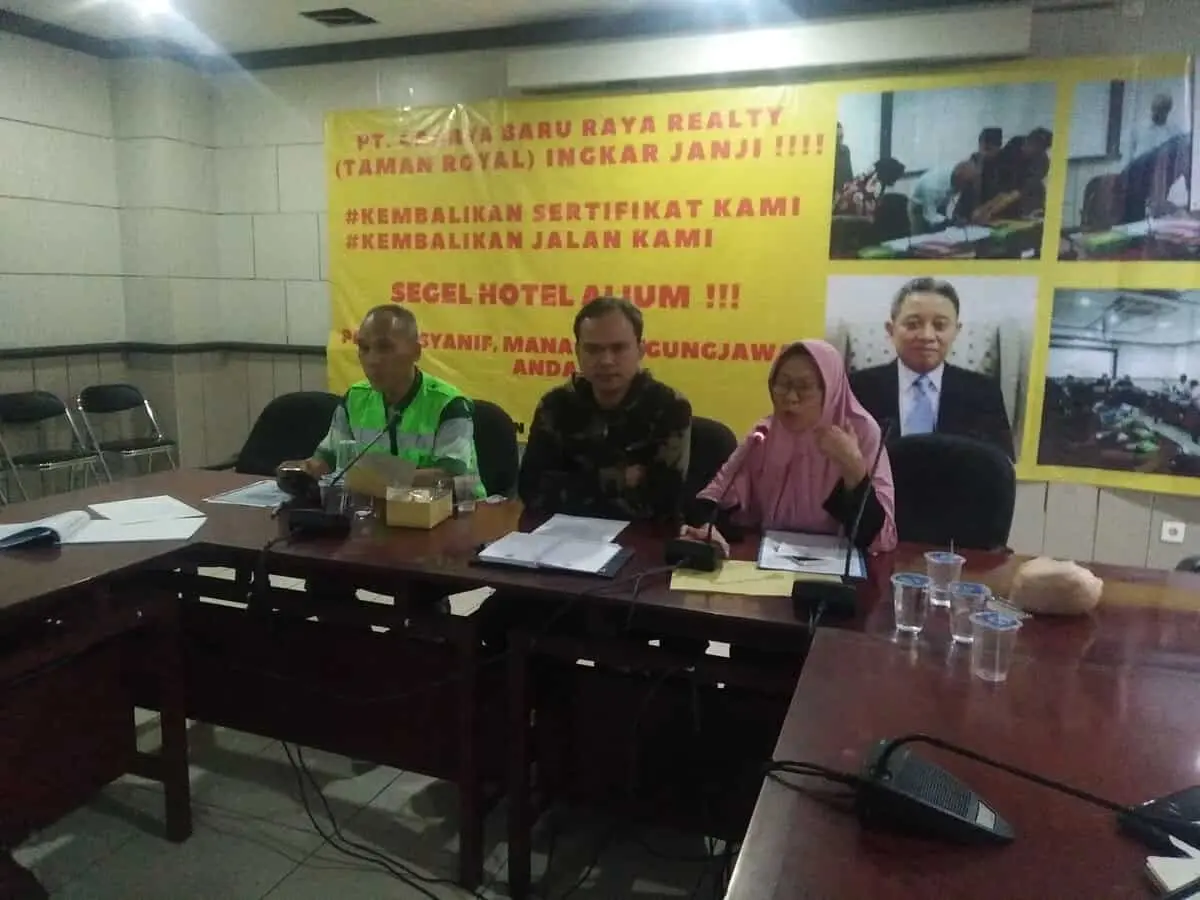 Warga Ancam Segel Hotel Allium Kota Tangerang Warga Ancam Segel Hotel Allium Kota Tangerang