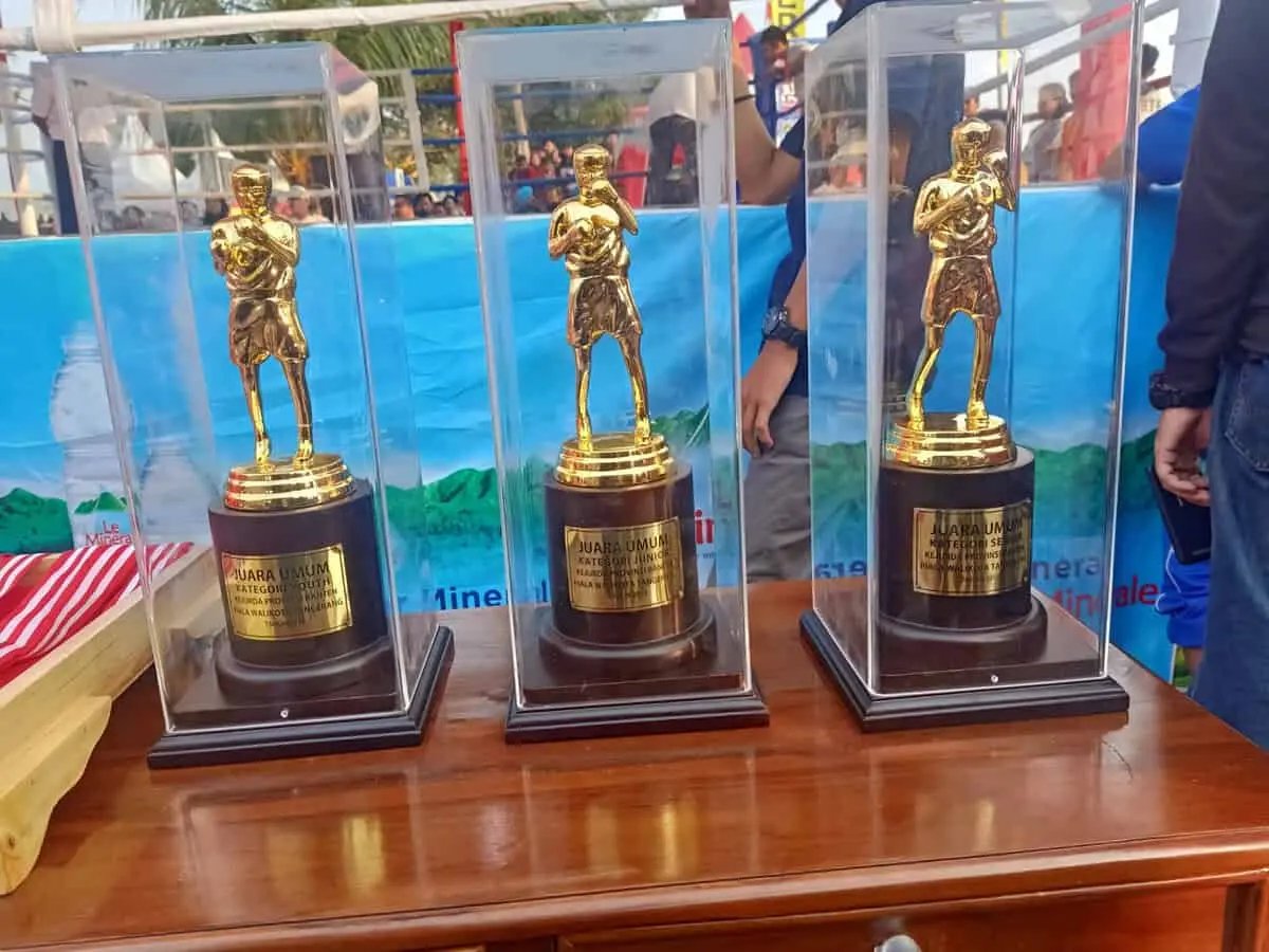 Pertandingan Tinju di Festival Cisadane Dipenuhi Penonton Pertandingan Tinju di Festival Cisadane Dipenuhi Penonton