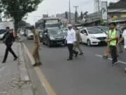 Begini Cara Sidak Gubernur Di Jalur Padat Kota Serang Begini Cara Sidak Gubernur Di Jalur Padat Kota Serang