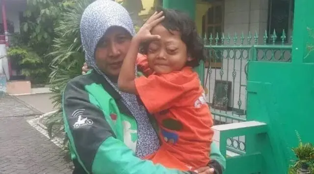 Kisah Ibu Driver Ojol Berjuang Demi Kesembuhan Sang Putri Kisah Ibu Driver Ojol Berjuang Demi Kesembuhan Sang Putri