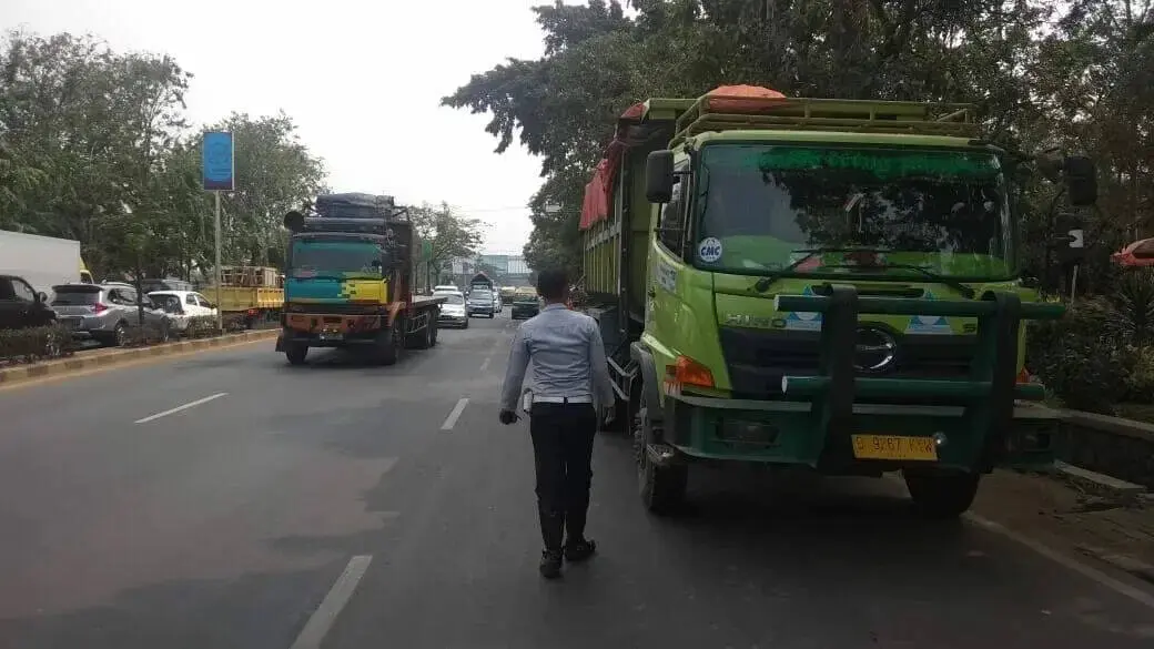 Tak Mau Kecolongan Lagi, Truk Transformer Operasi Diluar Jam Dikandangin Tak Mau Kecolongan Lagi, Truk Transformer Operasi Diluar Jam Dikandangin