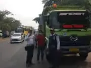 Tak Mau Kecolongan Lagi, Truk Transformer Operasi Diluar Jam Dikandangin Truk Transformer Operasi Diluar Jam Dikandangin