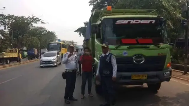 Truk Transformer Operasi Diluar Jam Dikandangin Truk Transformer Operasi Diluar Jam Dikandangin