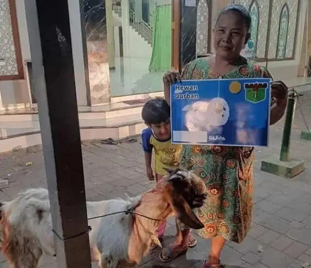 Keluarga Korban Supporter Viola Tewas, Diberikan Hewan Qurban Keluarga Korban Supporter Viola Tewas, Diberikan Hewan Qurban