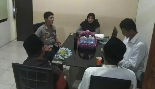 Jalin Silaturahmi, FPI DPC Karawaci Penuhi Undangan Kapolsek Jalin Silaturahmi, FPI DPC Karawaci Penuhi Undangan Kapolsek