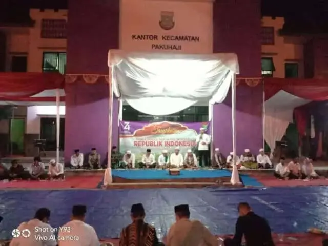 Tasyakuran dan Potong Tumpeng Tradisi Kental Kecamatan Pakuhaji Tasyakuran dan Potong Tumpeng Tradisi Kental Kecamatan Pakuhaji
