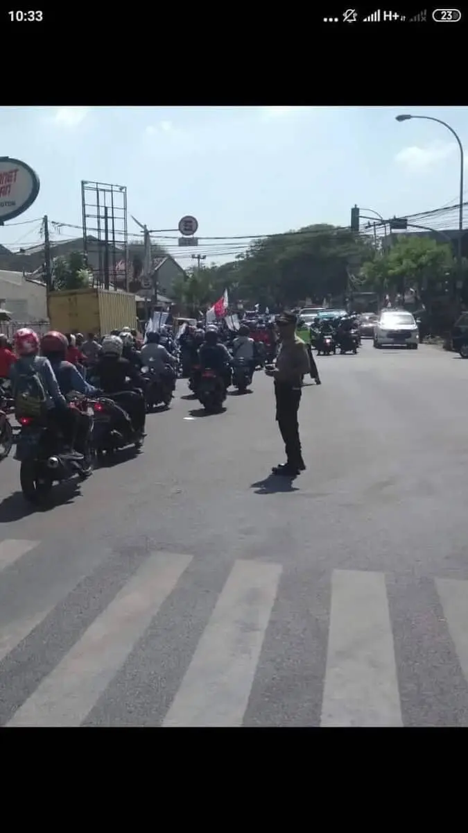 Jaga Kelancaran Aksi Massa Buruh, Wakapolsek Karawaci Urai Lalin Jaga Kelancaran Aksi Massa Buruh, Wakapolsek Karawaci Urai Lalin