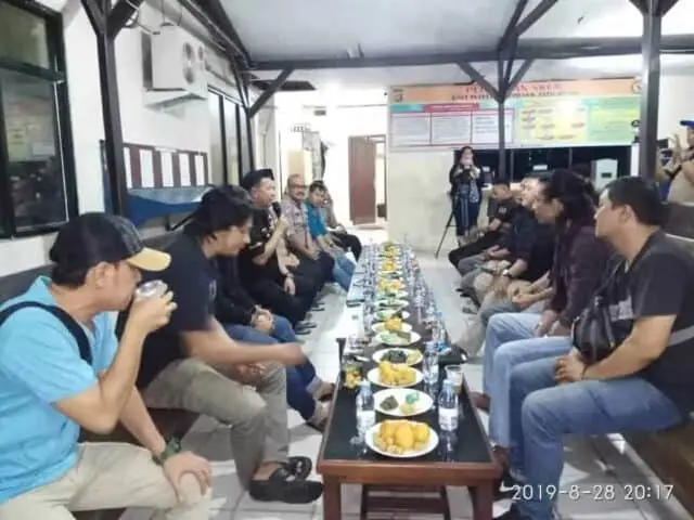 Kerjasama dan Sinergitas Kapolsek Jatiuwung Jumpa Awak Media Kerjasama dan Sinergitas Kapolsek Jatiuwung Jumpai Awak Media