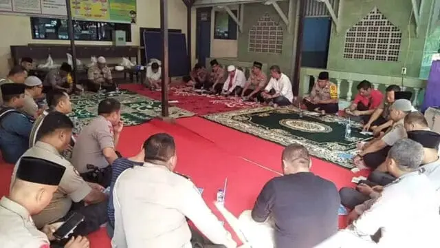 Pererat Silaturahmi, Polsek Jatiuwung Gelar Doa dan Dzikir Bersama Pererat Silaturahmi, Polsek Jatiuwung Gelar Doa dan Dzikir Bersama