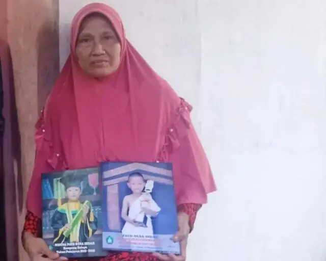 Satu Jam Sebelum Tenggelam, Husein Sempat Minta Dibelikan Buku Agama Satu Jam Sebelum Tenggelam, Husein Sempat Minta Dibelikan Buku Agama