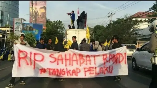 PMII Makassar Tuntut Keras Polisi dan Gelar Sholat Gaib Untuk Randy