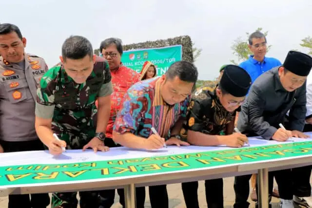 Ada Pesan Damai di Baksos Peringatan HUT TNI ke-74 Kota Tangerang Ada Pesan Damai di Baksos Peringatan HUT TNI ke-74 Kota Tangerang