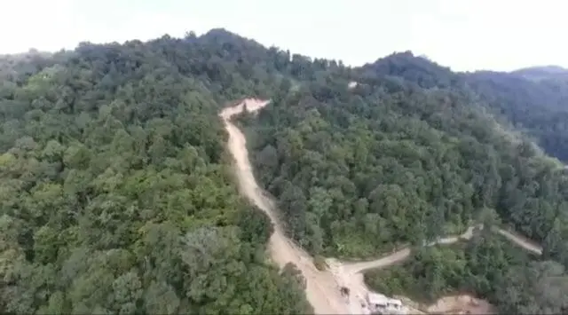 Bangun Infrastruktur "Negeri di Atas Awan" Bangun Infrastruktur "Negeri di Atas Awan"