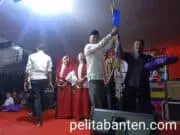 Rajin Sapu Jalanan, Endang Mendapatkan “Sukamanah Award” Rajin Sapu Jalanan, Endang Mendapatkan "Sukamanah Award"