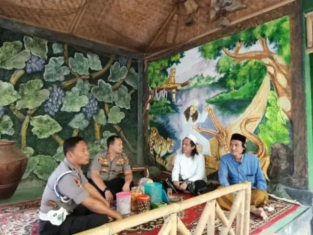 Jelang Pilkades Serentak, Kapolsek Cisoka Ajak Tokoh Agama Jaga Kamtibmas. Jelang Pilkades Serentak, Kapolsek Cisoka Ajak Tokoh Agama Jaga Kamtibmas.