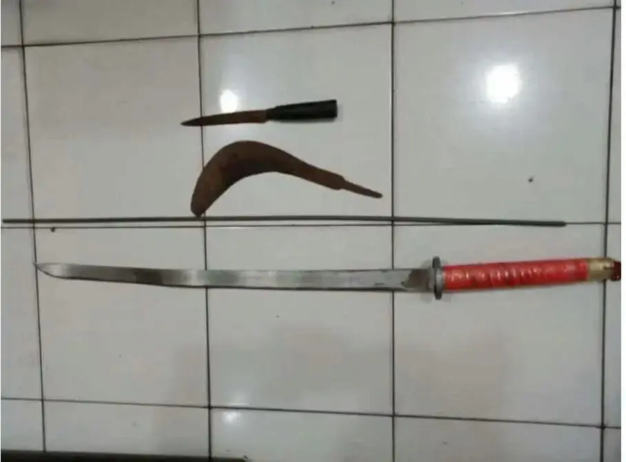 Hendak Tawuran, 8 Supir Angkot Diamankan Polisi Hendak Tawuran, 8 Supir Angkot Diamankan Polisi