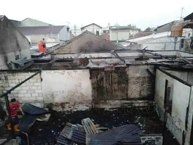 Kebakaran Rumah dan 4 Kontrakan Tewaskan Satu Penghuni di Tangerang Kebakaran Rumah dan 4 Kontrakan Tewaskan Satu Penghuni di Tangerang