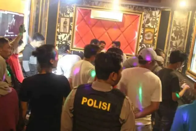 Polisi Razia Kendaraan dan Tempat Hiburan di Tangerang City Polisi Razia Kendaraan dan Tempat Hiburan di Tangerang City