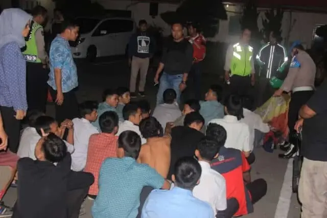 Demo ke Jakarta, Puluhan Pelajar di Kota Tangerang Diamankan Polisi Demo ke Jakarta, Puluhan Pelajar di Kota Tangerang Diamankan Polisi