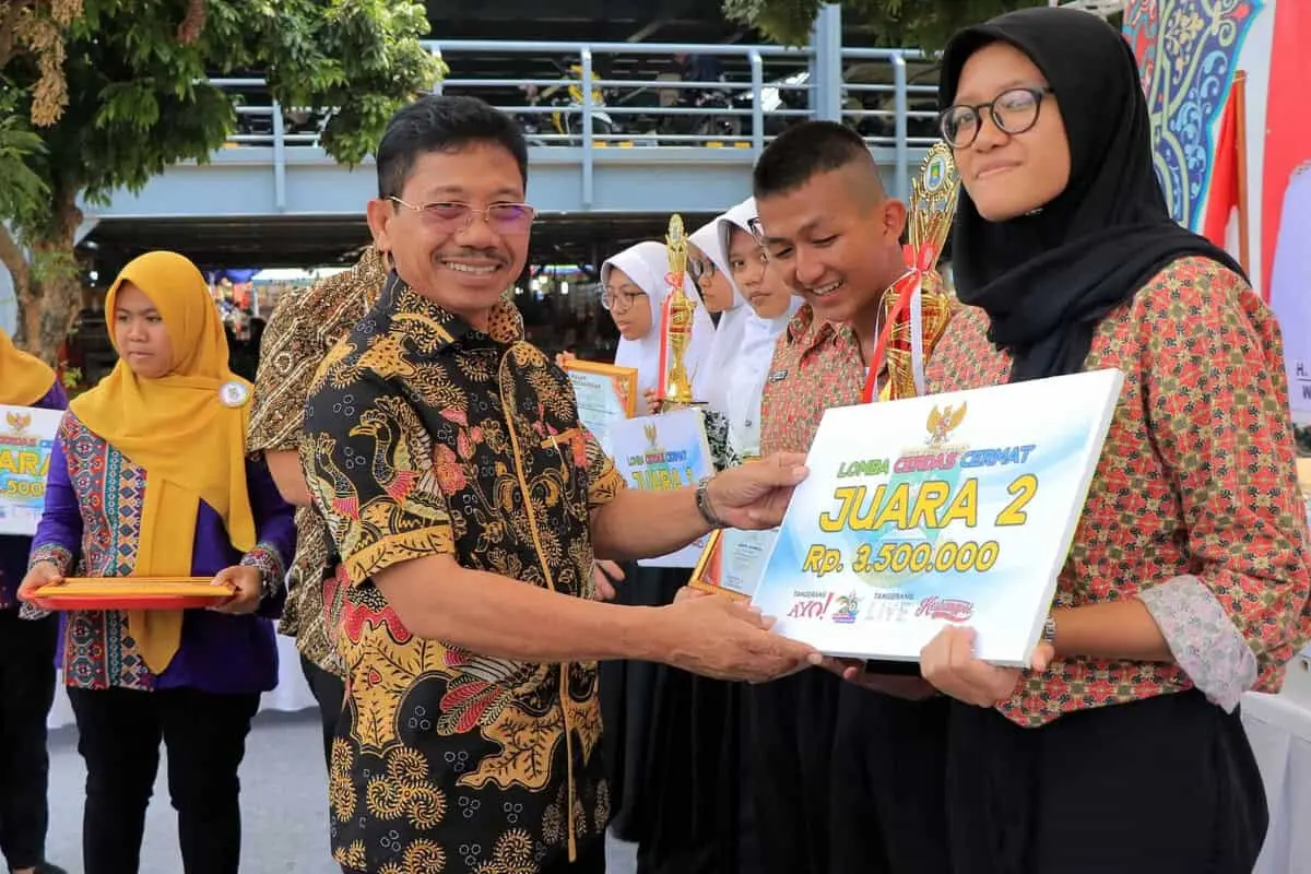 Sachrudin: Cerdas Cermat Penambah Wawasan Berbangsa dan Bernegara Sachrudin: Cerdas Cermat Penambah Wawasan Berbangsa dan Bernegara