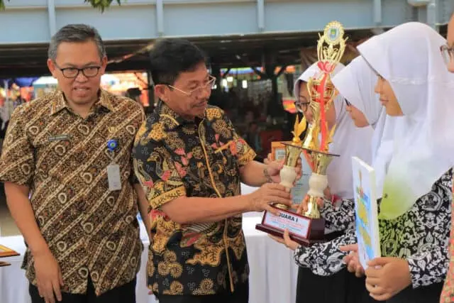 Sachrudin: Cerdas Cermat Penambah Wawasan Berbangsa dan Bernegara Sachrudin: Cerdas Cermat Penambah Wawasan Berbangsa dan Bernegara