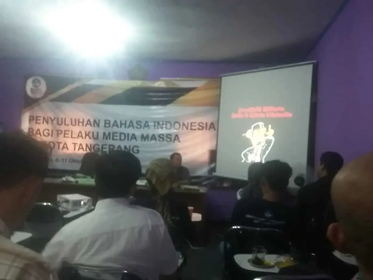 Media Massa Dibekali Kaidah Bahasa Lewat Penyuluhan Media Massa Dibekali Kaidah Bahasa Lewat Penyuluhan