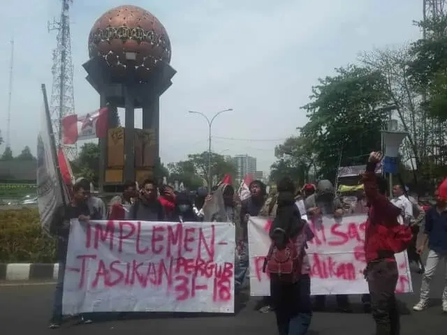 Rayakan HUT Ke-19 Banten, GMNI Teriakkan Kegagalan Pendidikan Rayakan HUT Ke-19 Banten, GMNI Teriakkan Kegagalan Pendidikan
