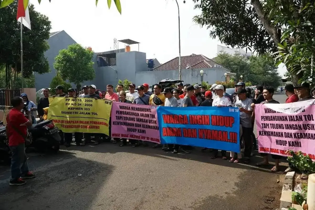Aktivitas Proyek Tol JORR II di Soal Warga Perumahan Banjar Wijaya Aktivitas Proyek Tol JORR II di Soal Warga Perumahan Banjar Wijaya