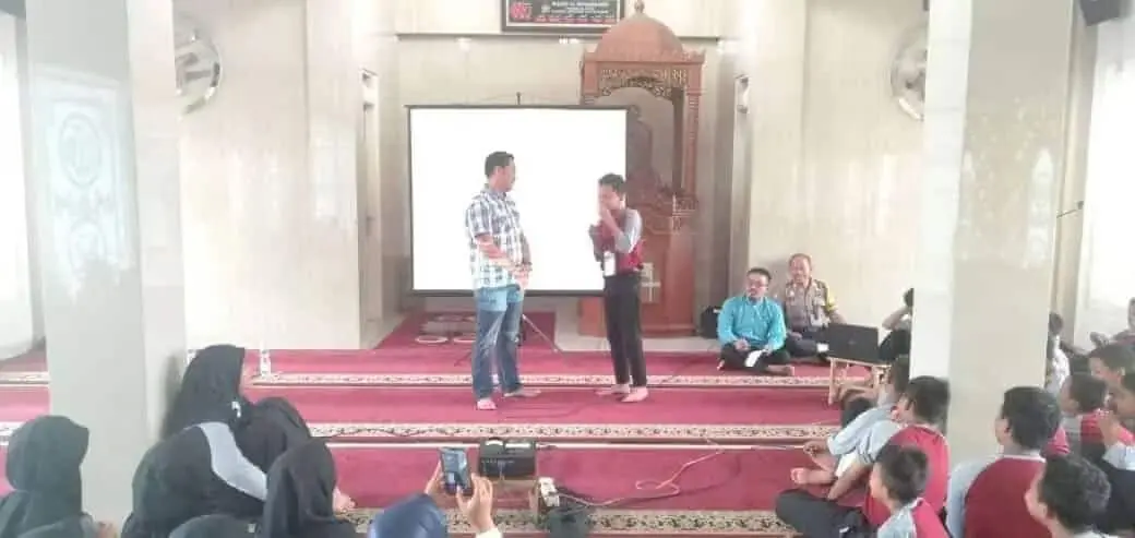 Ratusan Siswa YPI MTS Al-Muin Diberi Penyuluhan Bahaya Narkoba Ratusan Siswa YPI MTS Al-Muin Diberi Penyuluhan Bahaya Narkoba