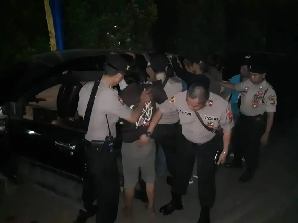 Curi Mobil Orang Tua Sendiri, BF Ditangkap Bersama Empat Temannya Curi Mobil Orang Tua Sendiri, BF Ditangkap Bersama Empat Temannya