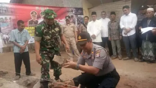 Sinergitas Masyarakat Panongan Rampungkan Pembangunan Rumah Soleh & Baksos Sinergitas Masyarakat Panongan Rampungkan Pembangunan Rumah Soleh & Baksos
