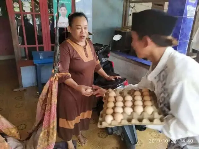 HSN, Santri Rawalini Berbagi Seribu Telur HSN, Santri Rawalini Berbagi Seribu Telur