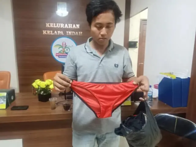 Warga Tangerang Dihebohkan Maling Celana Dalam Perempuan Warga Tangerang Dihebohkan Maling Celana Dalam Perempuan
