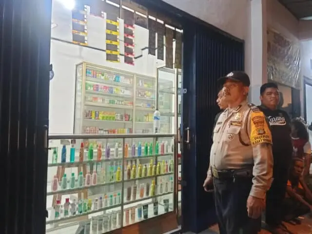 Toko Ditinggal Kabur Pemilik, Dicurigai Jual Obat Terlarang Toko Ditinggal Kabur Pemilik, Dicurigai Jual Obat Terlarang