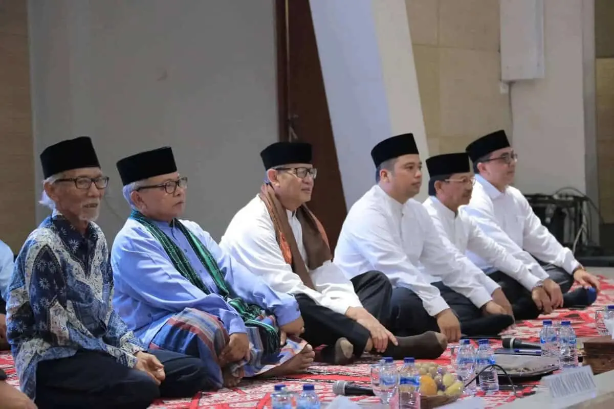 Ngaji Bersama Ulama dan Umaro Dalam Pembinaan Umat Ngaji Bersama Ulama dan Umaro Dalam Pembinaan Umat