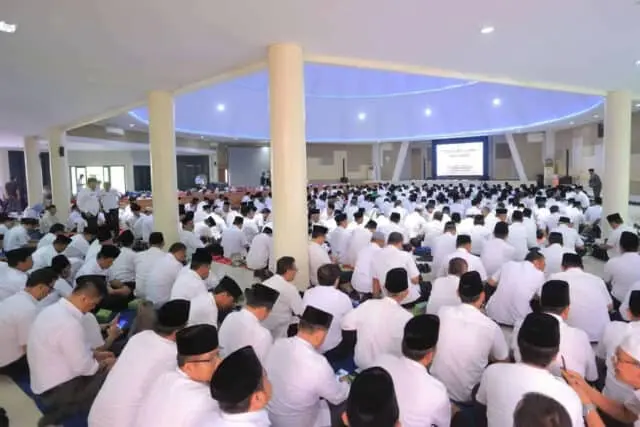Ngaji Bersama Ulama dan Umaro Dalam Pembinaan Umat Ngaji Bersama Ulama dan Umaro Dalam Pembinaan Umat