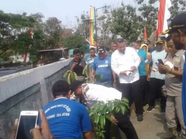 Lestarikan Lingkungan, Ribuan Benih Ikan dan Pohon Disebar di Tangsel Lestarikan Lingkungan, Ribuan Benih Ikan dan Pohon Disebar di Tangsel
