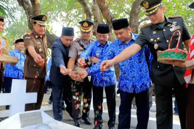 Pemkot Tangerang Gelar Upacara Ziarah dan Tabur Bunga di TMP Pemkot Tangerang Gelar Upacara Ziarah dan Tabur Bunga di TMP