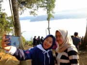 Telkomsel Hadirkan Kenyamanan Pengalaman Digital Negeri di Atas Awan Telkomsel Hadirkan Kenyamanan Pengalaman Digital Negeri di Atas Awan