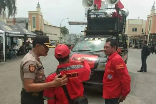 Polsek Batu Ceper Kawal Aksi Gabungan Massa Buruh Polsek Batu Ceper Kawal Aksi Gabungan Massa Buruh